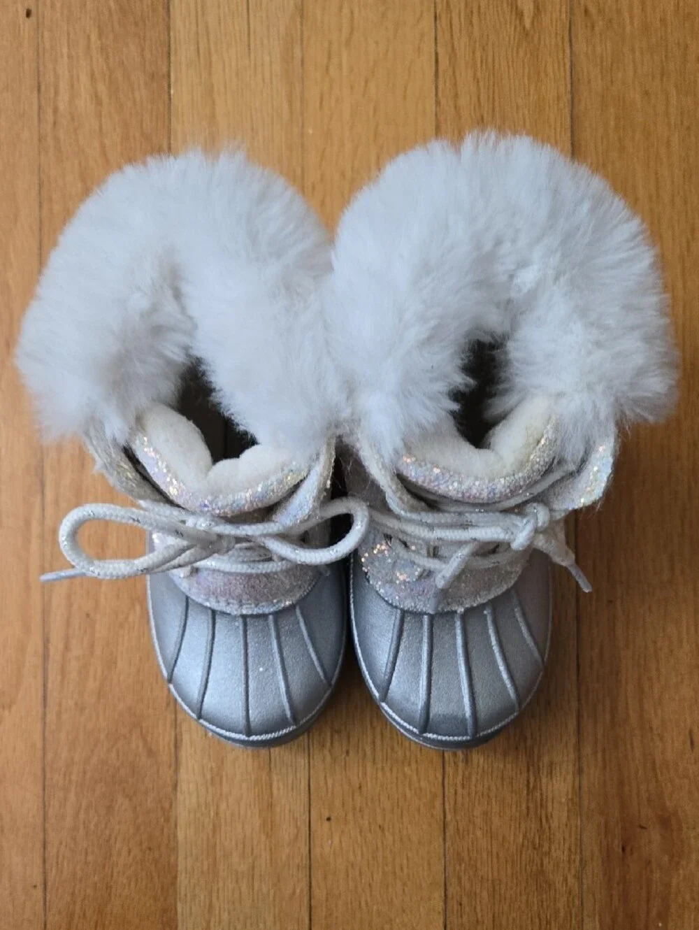 London Fog Girls' Silver Glitter Snow Boots with White Faux Fur